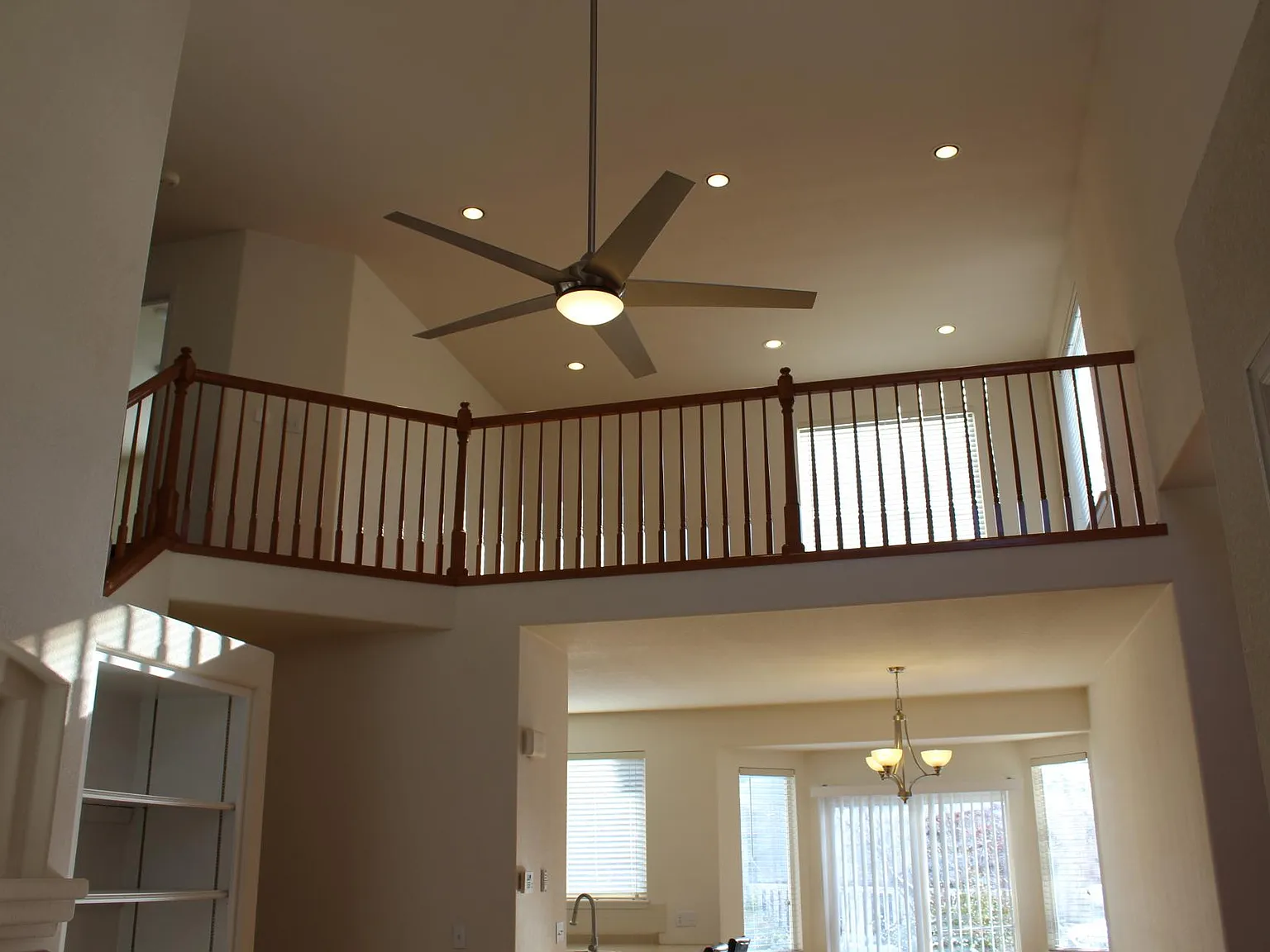 3 bed, 2138 sqft, $2,950 — Photo 4