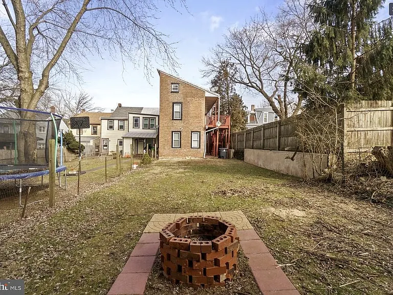 148 Walnut St #2 — Photo 3