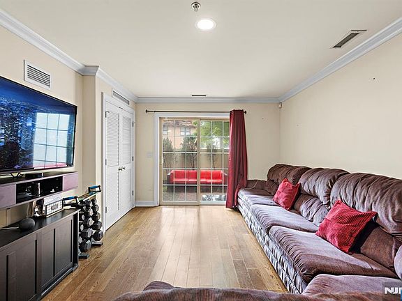2nd image of 1625 Paterson Plank Rd APT 9