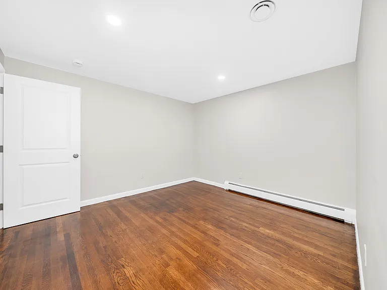 35 Peters St — Photo 18
