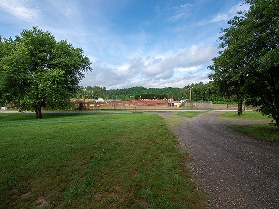 2nd image of 434 Creamery Rd