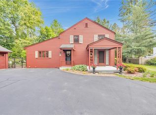 22 Fernbel Ln, West Hartford, CT 06107