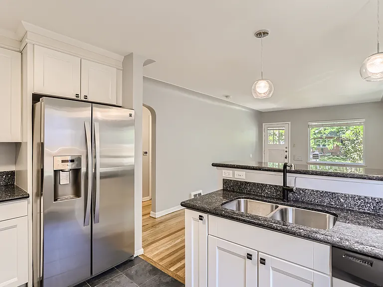 749 N Ash St — Photo 13