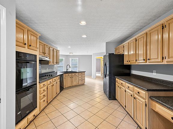 5th image of 2829 Edward Dr