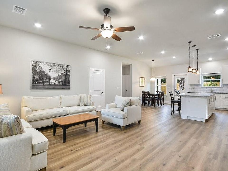 2nd image of 18322 Lake Oaks Dr