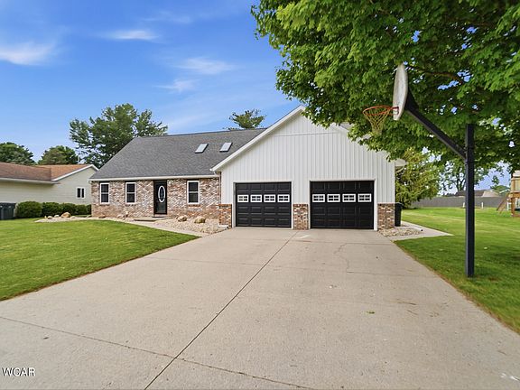 2nd image of 3075 Hummingbird St