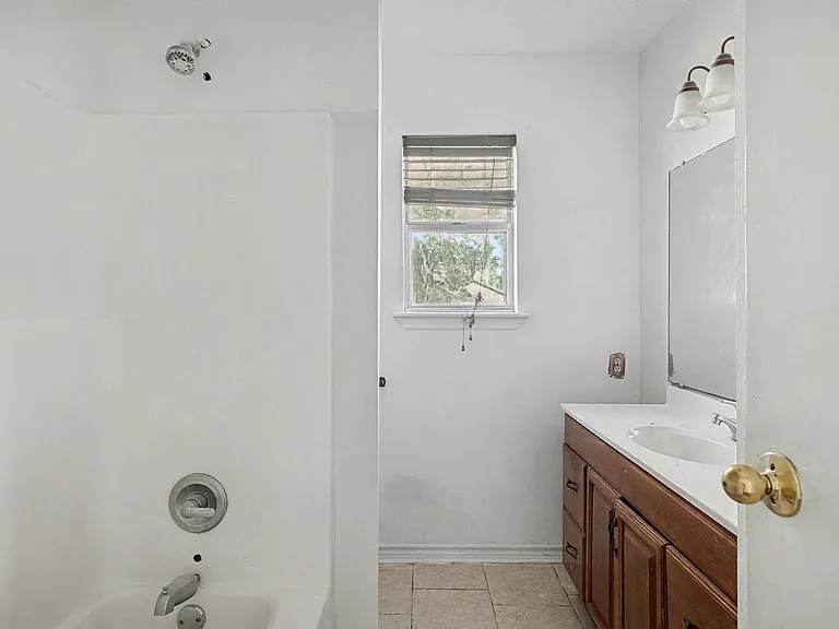 12215 Myrtle Ave — Photo 13