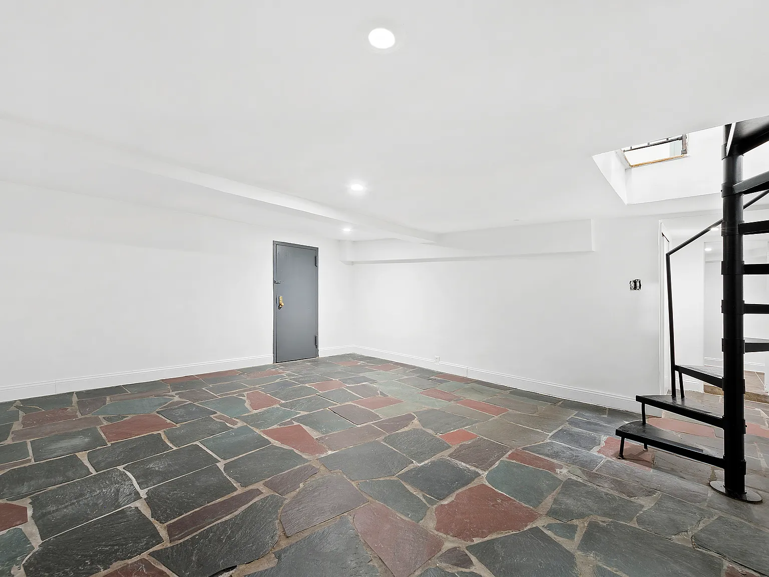 320 West 22nd Street — Photo 1