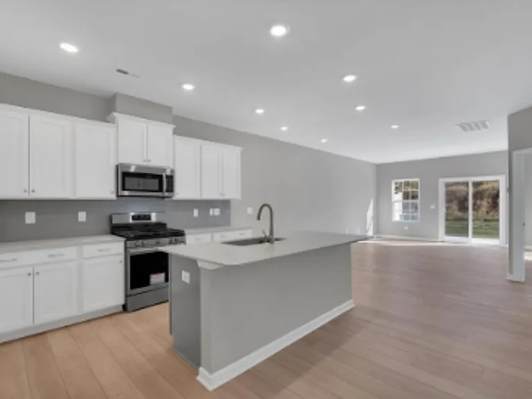 40 Ferryhill Dr — Photo 5