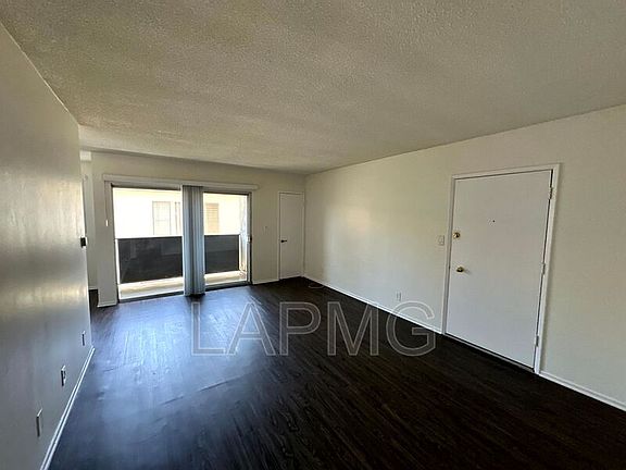 3rd image of 121 N Hillcrest Blvd APT 10