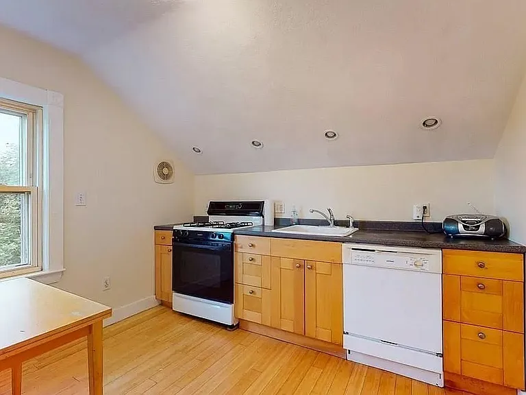 18 Tewksbury St #2 — Photo 7