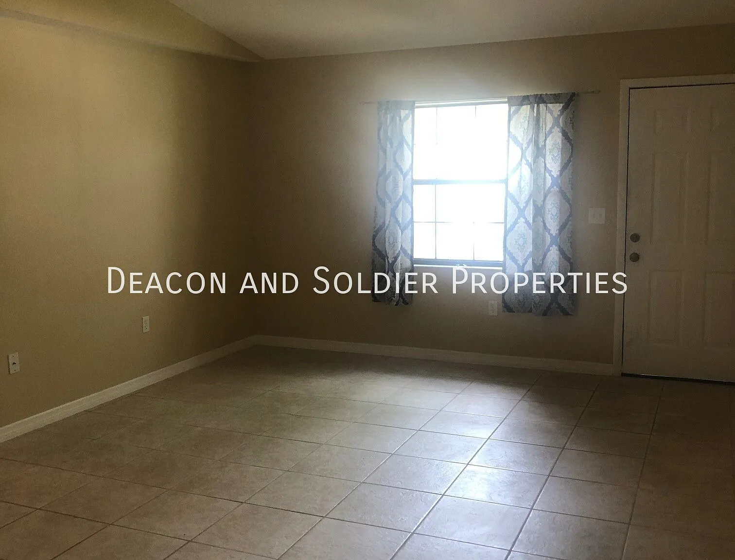 2 bed, 863 sqft — Photo 2