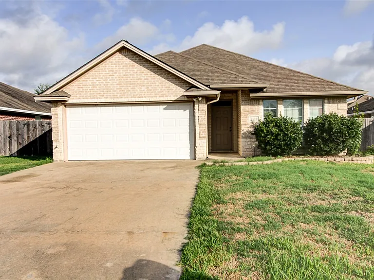 113 Karten Ln — Photo 1