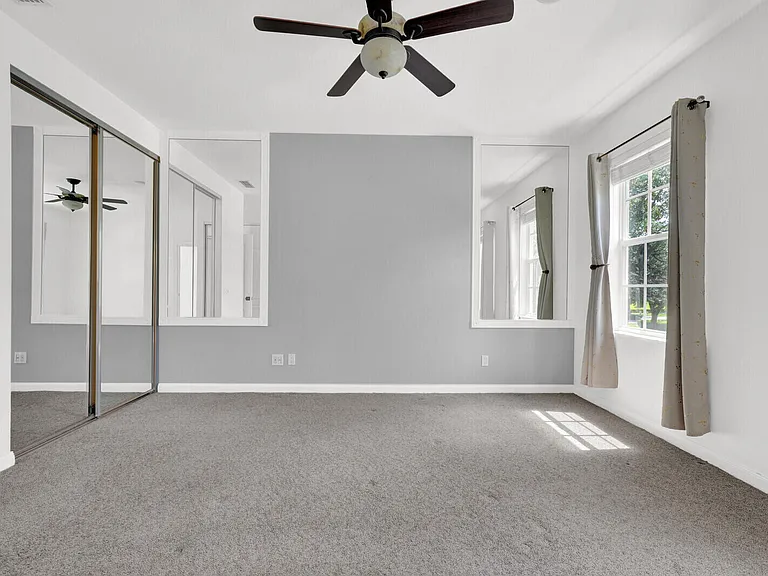 133 Wentworth Ct — Photo 26