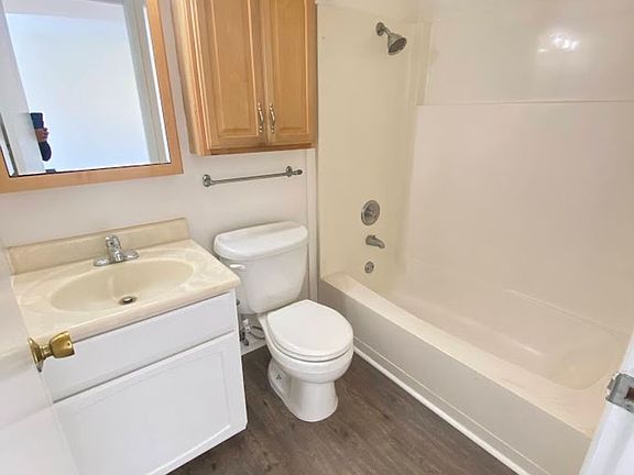 2nd image of 518 Avenue Alhambra Unit 3