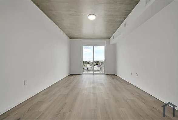 3 bed, 1200 sqft, $3,500 — Photo 3
