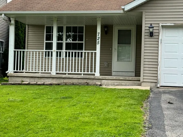 725 Hawthorne Ln, Genoa, IL 60135