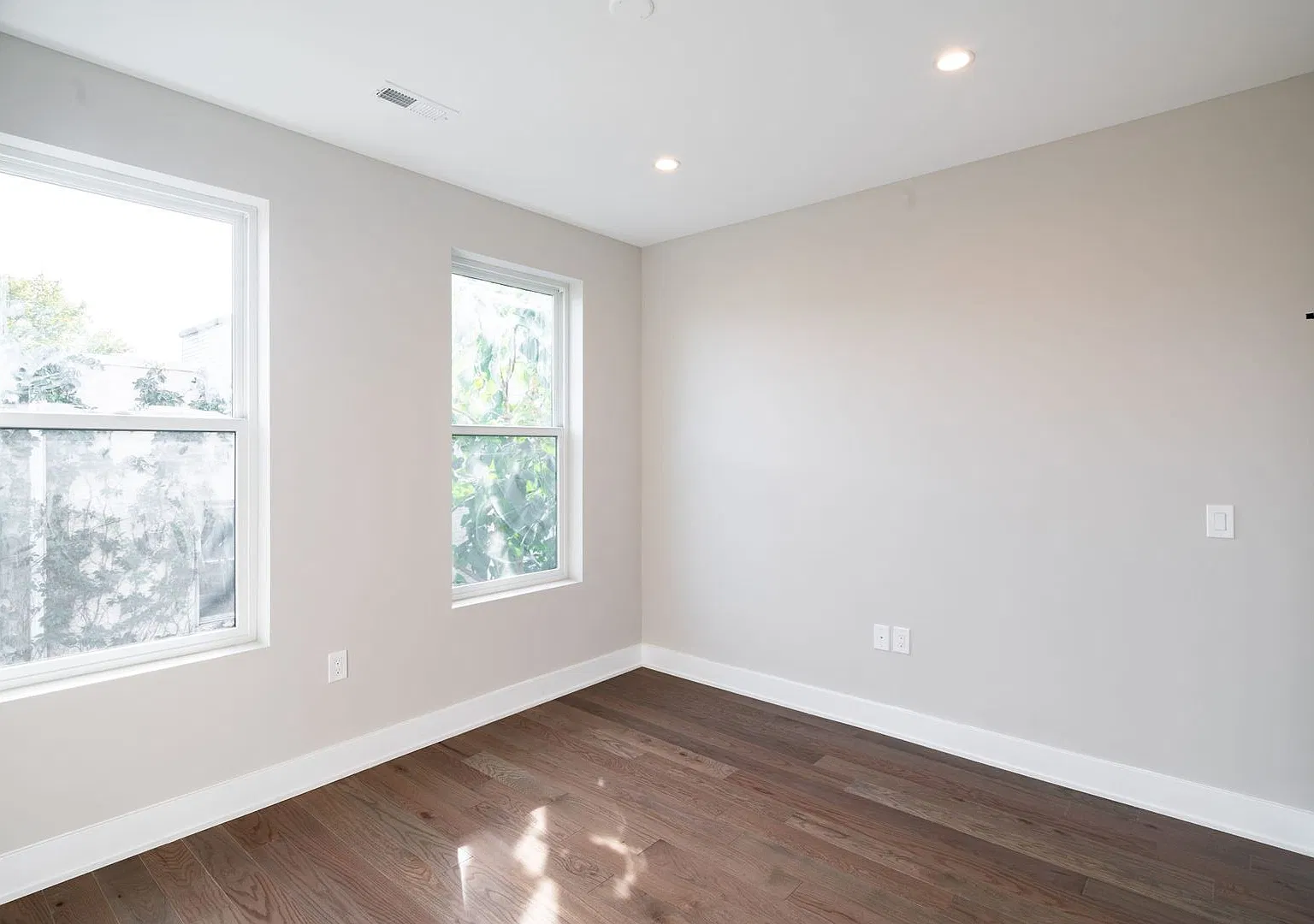 Brand New Luxury Temple Student Housing — Photo 4