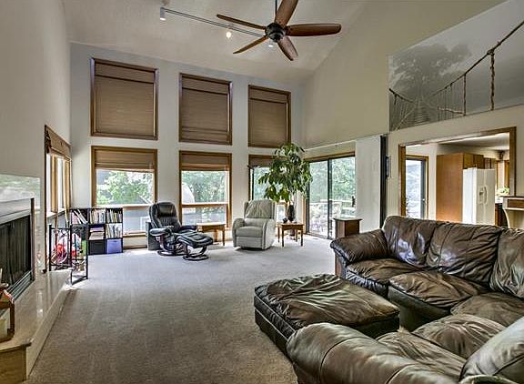 5th image of 520 Camelot Dr