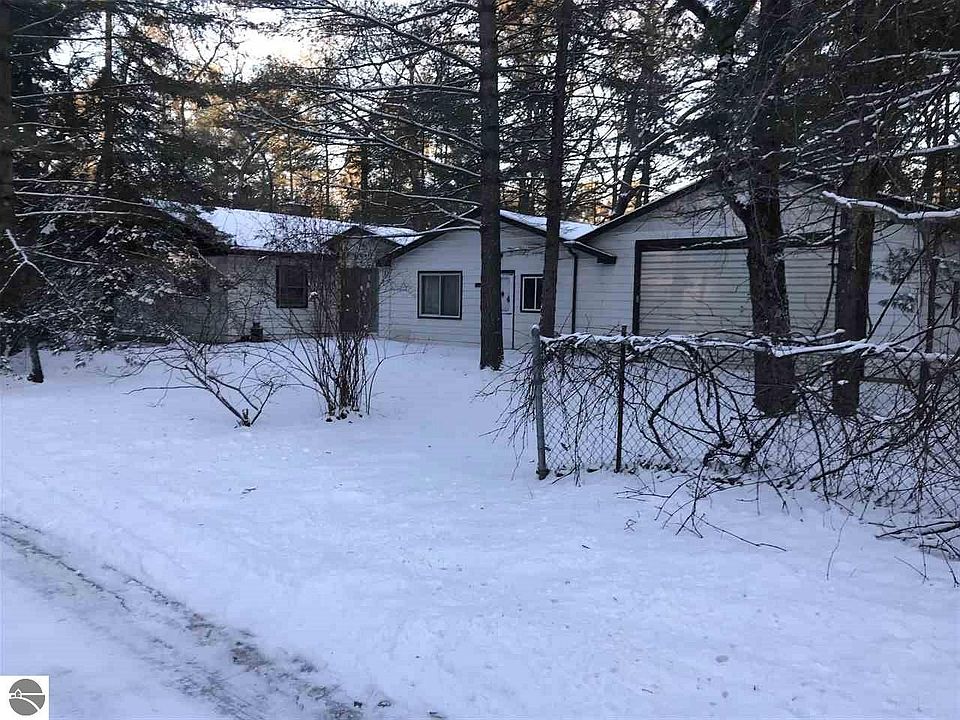1st image of 5263 E 28th St