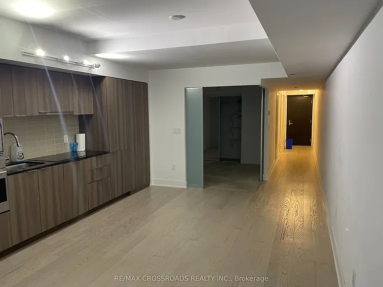 955 Bay St #521 — Photo 9