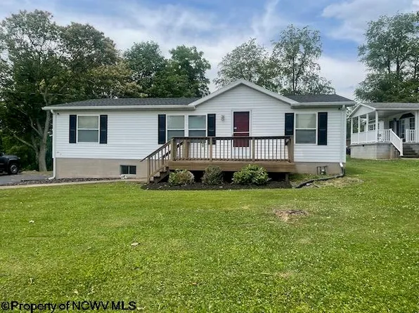 35 Roosevelt St, Shinnston, WV 26431