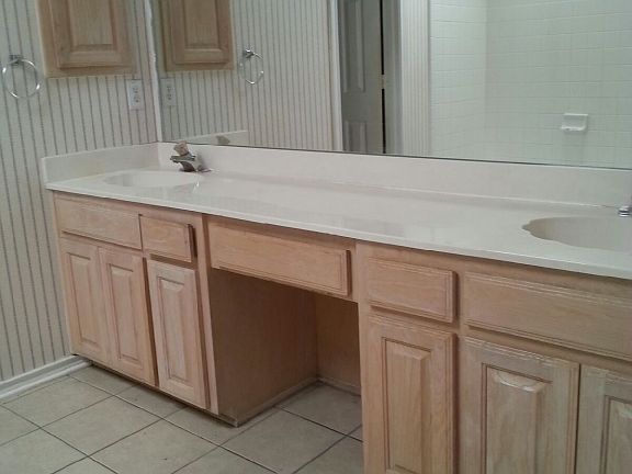 3rd image of 906 Elizabeth Dr