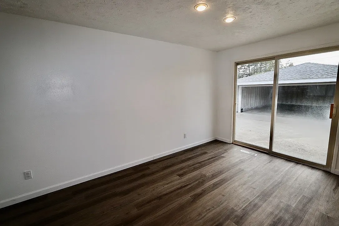 4 bed, 2.5 bath, 1901 sqft, $2,600 — Photo 3