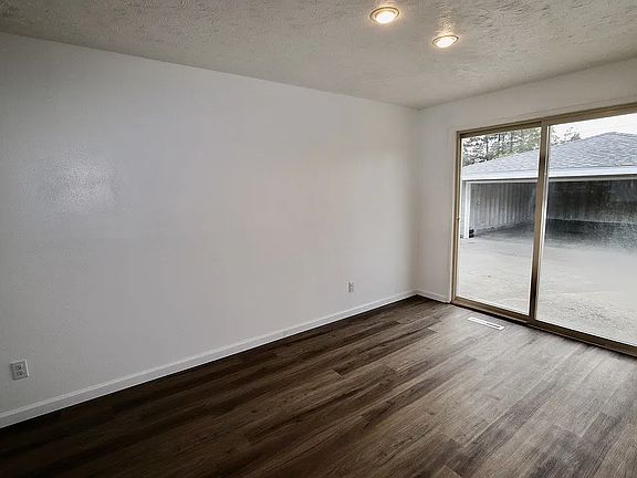 3rd image of 6617 N Hartley St