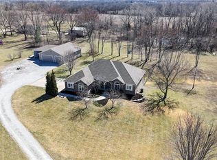 10501 E 227th St, Peculiar, MO 64078