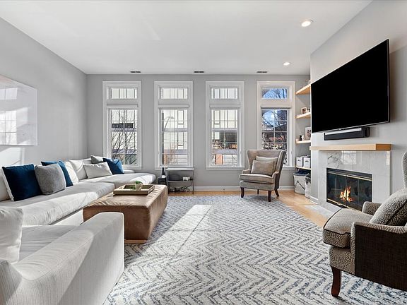 5th image of 363 W Superior St #B
