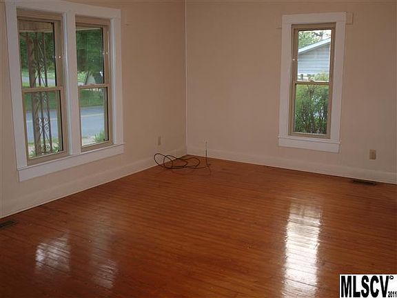 5th image of 122 W 15th St