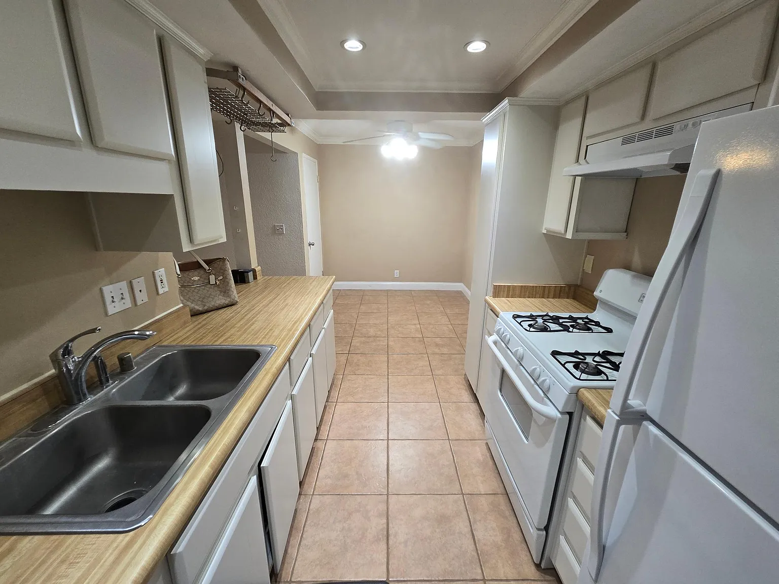 1 bed, 826 sqft, $2,550 — Photo 4