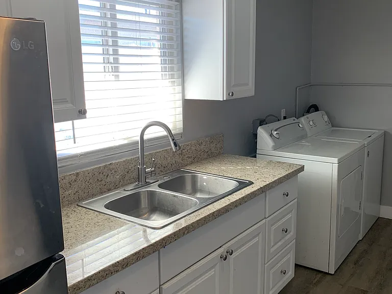 1721 Linden Ave — Photo 8