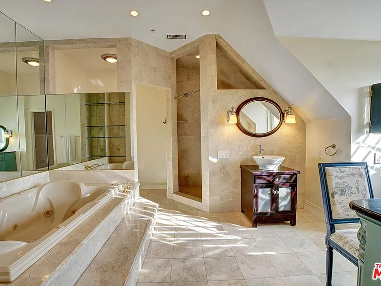 5805 Foxview Dr — Photo 30