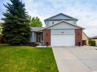 2388 E Newcastle Dr, Sandy, UT 84093