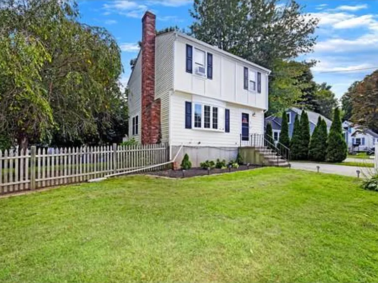 27 Donnellan Cir — Photo 1
