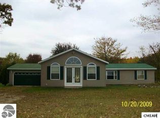 3925 E Deaner Rd, Edmore, MI 48829