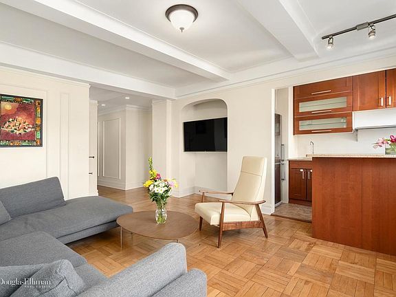 4th image of 107 W 86th St #6G
