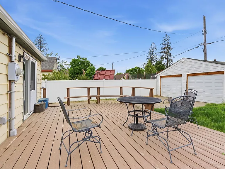 1017 E 40th Ave — Photo 17