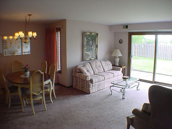 3rd image of 809 Oakton St APT 102