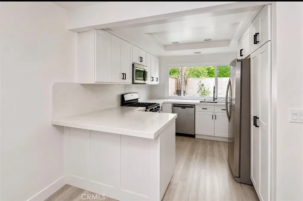 3 bed, 2.5 bath, 1649 sqft, $6,200 — Photo 4