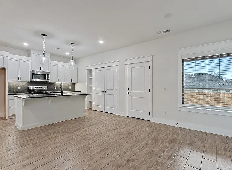 86 N Banner Ave — Photo 4