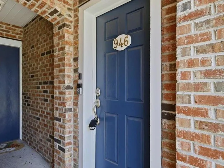 946 Nittany Ct #C221 — Photo 2