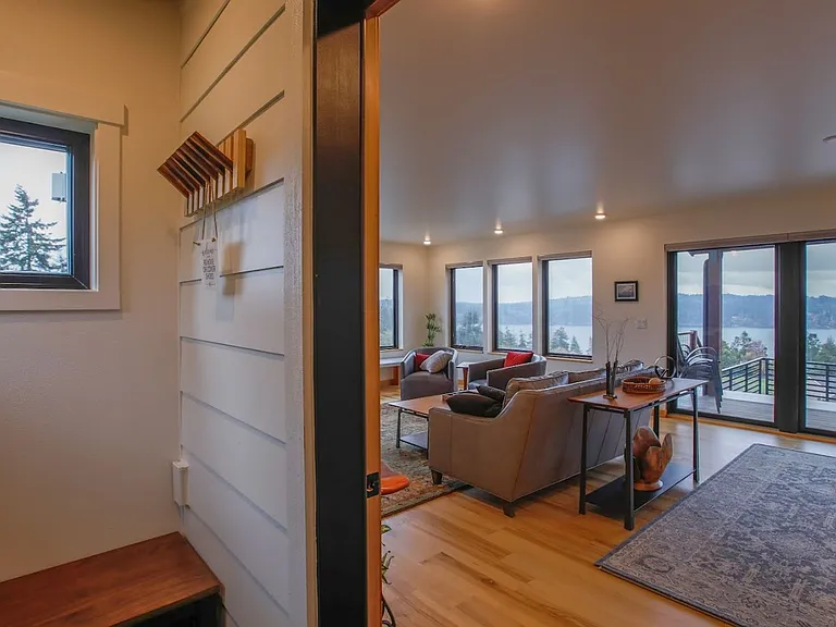 4896 Harbor Hills Dr — Photo 2