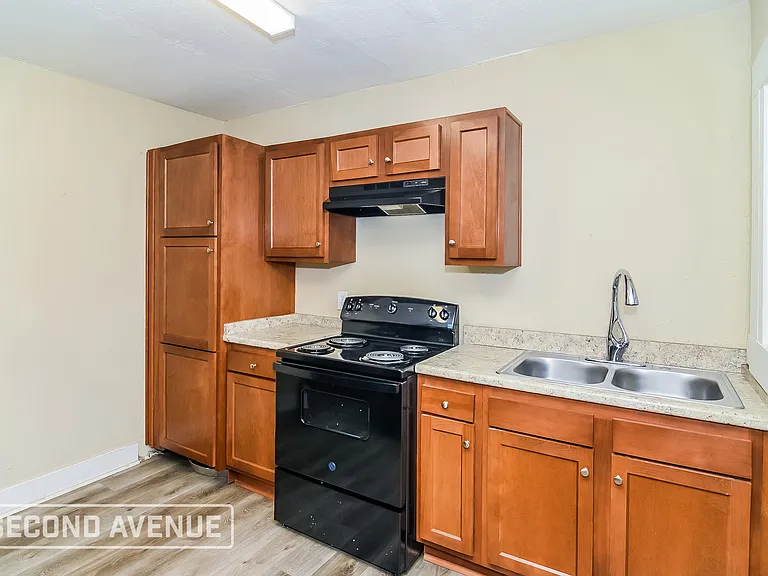 1201 W 27th St — Photo 10