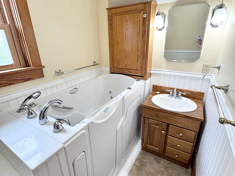 1016 Pleasant St — Photo 14