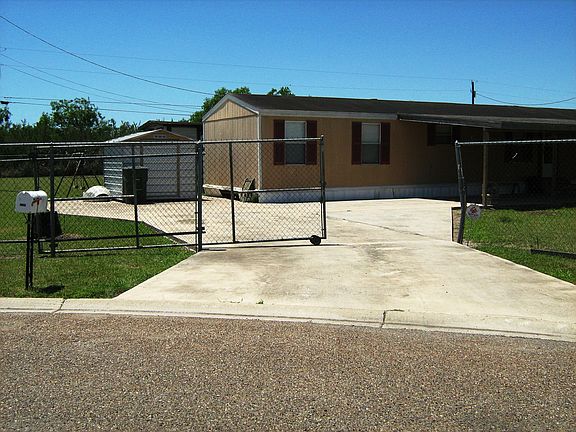 3rd image of 2600 Peacock Dr