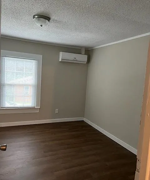 105 N Pugh St — Photo 2