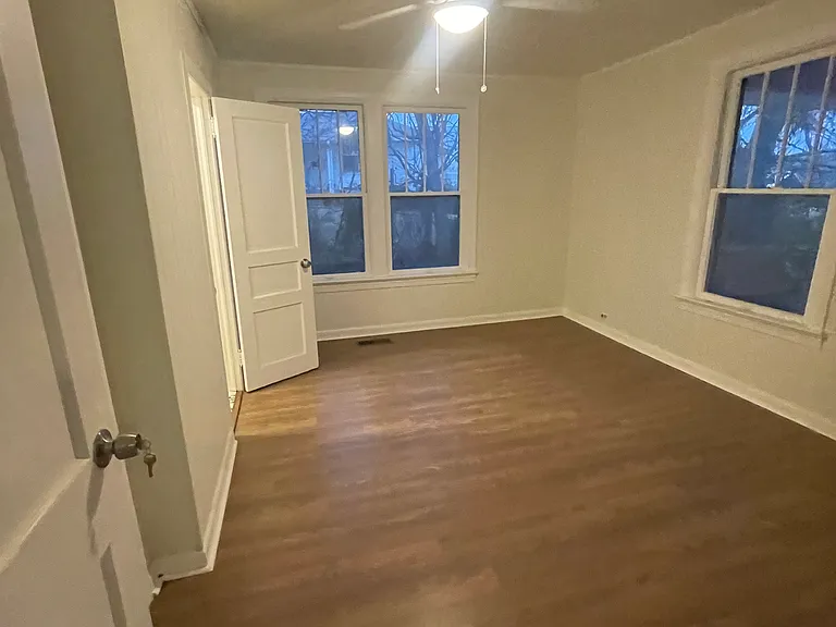 4245 Oakview Ln — Photo 3